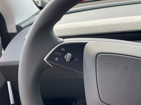 Used 2026 Tesla Model Y 2WD image 25