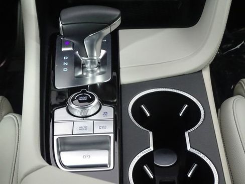 Used 2024 Genesis G70 2.5T image 41