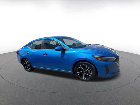 Used 2025 Nissan Sentra SV image 2