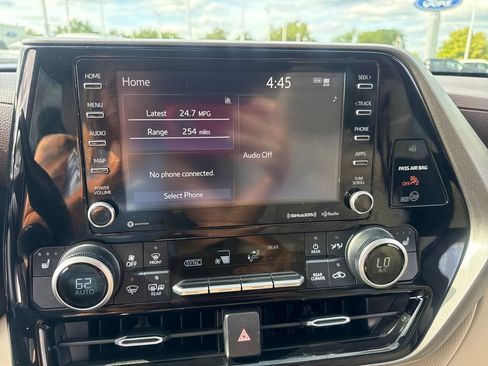 Used 2020 Toyota Highlander XLE AWD/4WD image 29