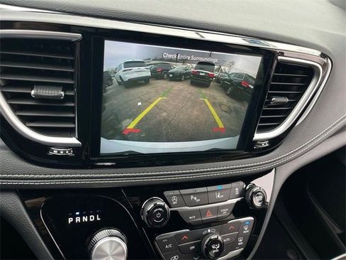 New 2026 Chrysler Pacifica Limited w/ S Appearance Package FWD image 16