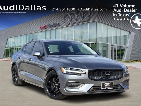 Used 2020 Volvo S60 T6 Momentum image 1