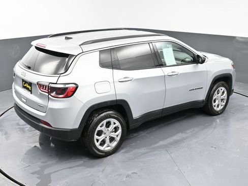 Used 2024 Jeep Compass Latitude image 44