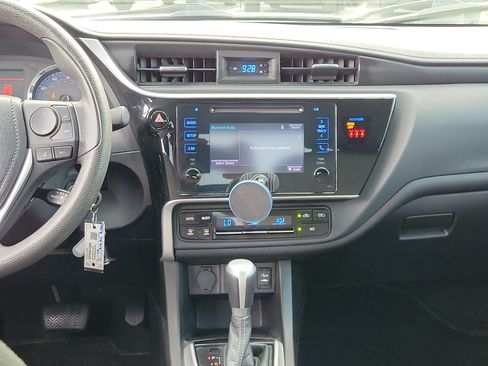 Used 2019 Toyota Corolla LE FWD image 18
