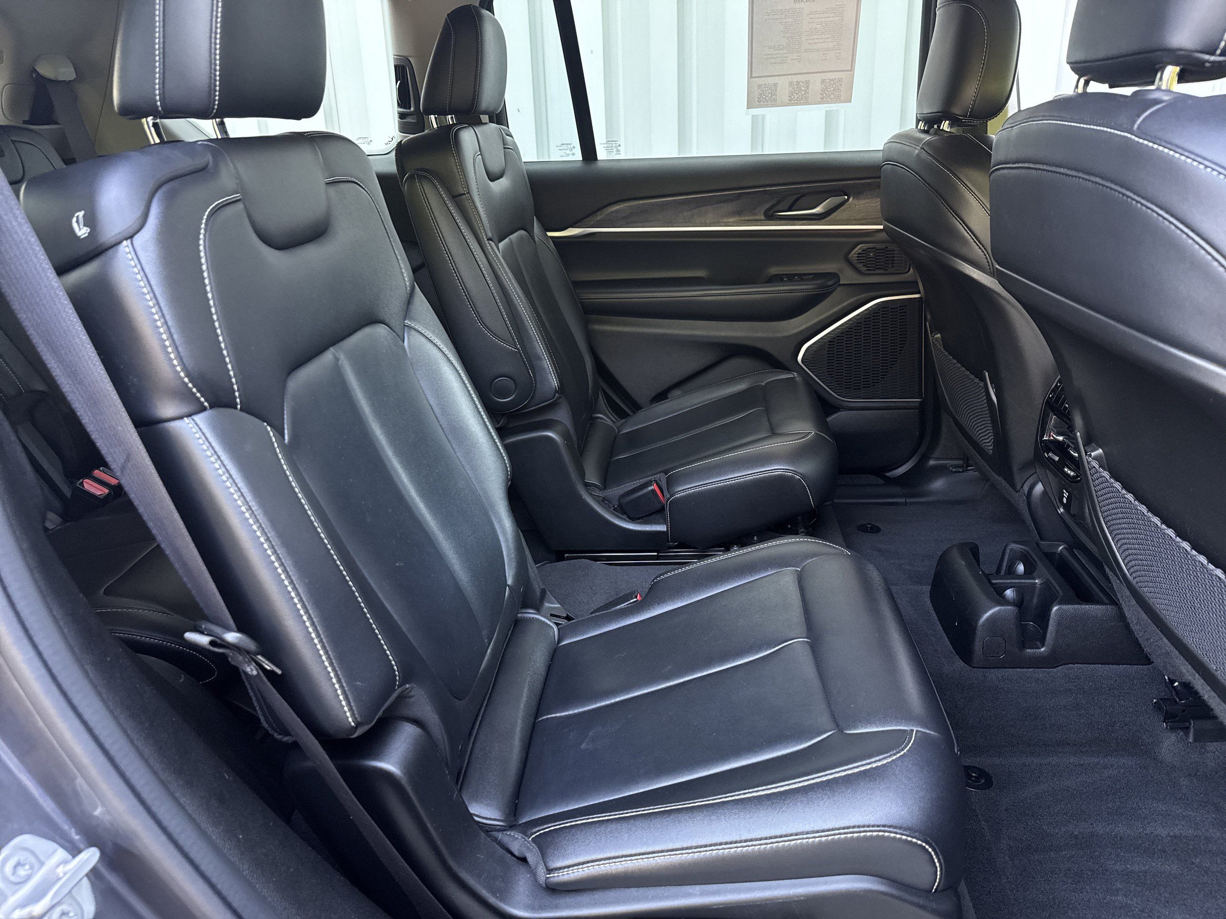Used 2022 Jeep Grand Cherokee L Limited AWD/4WD image 15