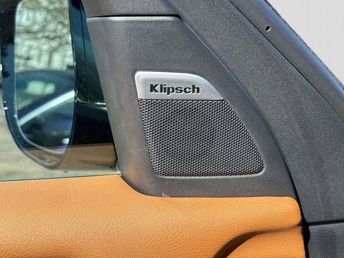 New 2025 Nissan Armada SL w/ Captain's Chari Seat Package image 10