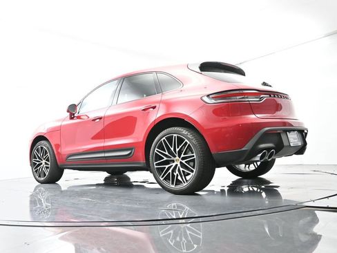 Certified 2025 Porsche Macan AWD/4WD image 48