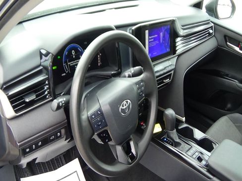 Used 2025 Toyota Camry LE image 17