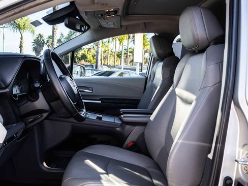 Certified 2024 Toyota Sienna XLE image 15