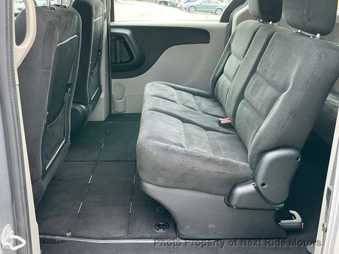 Used 2015 Dodge Grand Caravan American Value Package FWD image 11