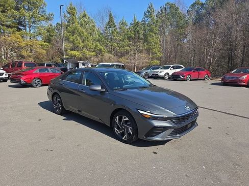 New 2026 Hyundai Elantra Limited FWD image 12