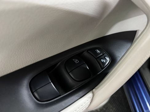 Used 2022 Nissan Rogue Sport SL AWD/4WD image 23