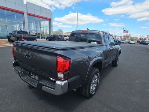 Used 2019 Toyota Tacoma SR5 AWD/4WD image 3