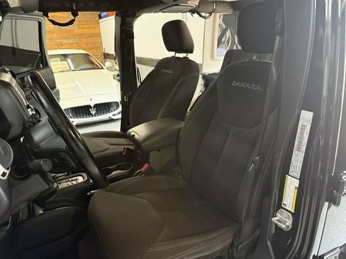 Used 2017 Jeep Wrangler Unlimited Sahara AWD/4WD image 20