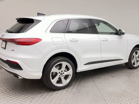 Used 2025 Audi Q5 Premium Plus w/ Premium Plus AWD/4WD image 2