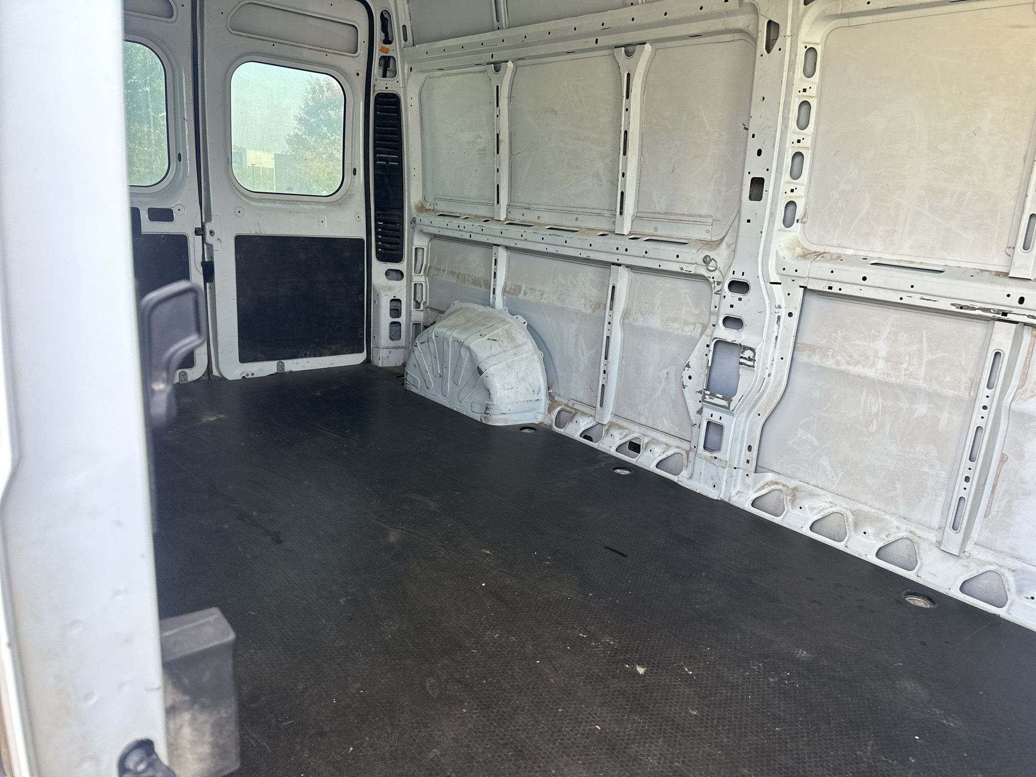 Used 2023 RAM ProMaster 2500 FWD image 3