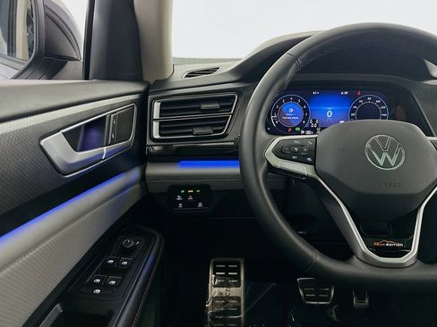 Used 2024 Volkswagen Atlas Peak Edition SEL image 10