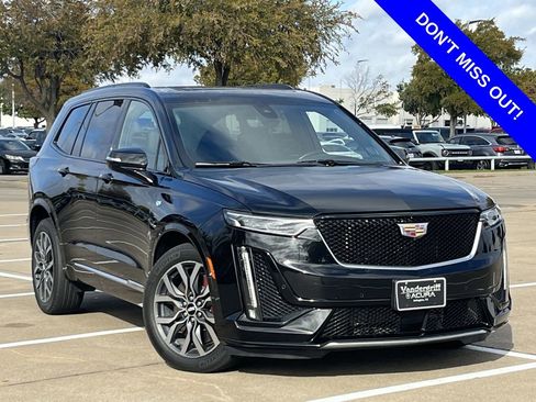 Used 2022 Cadillac XT6 Sport w/ Technology Package image 2