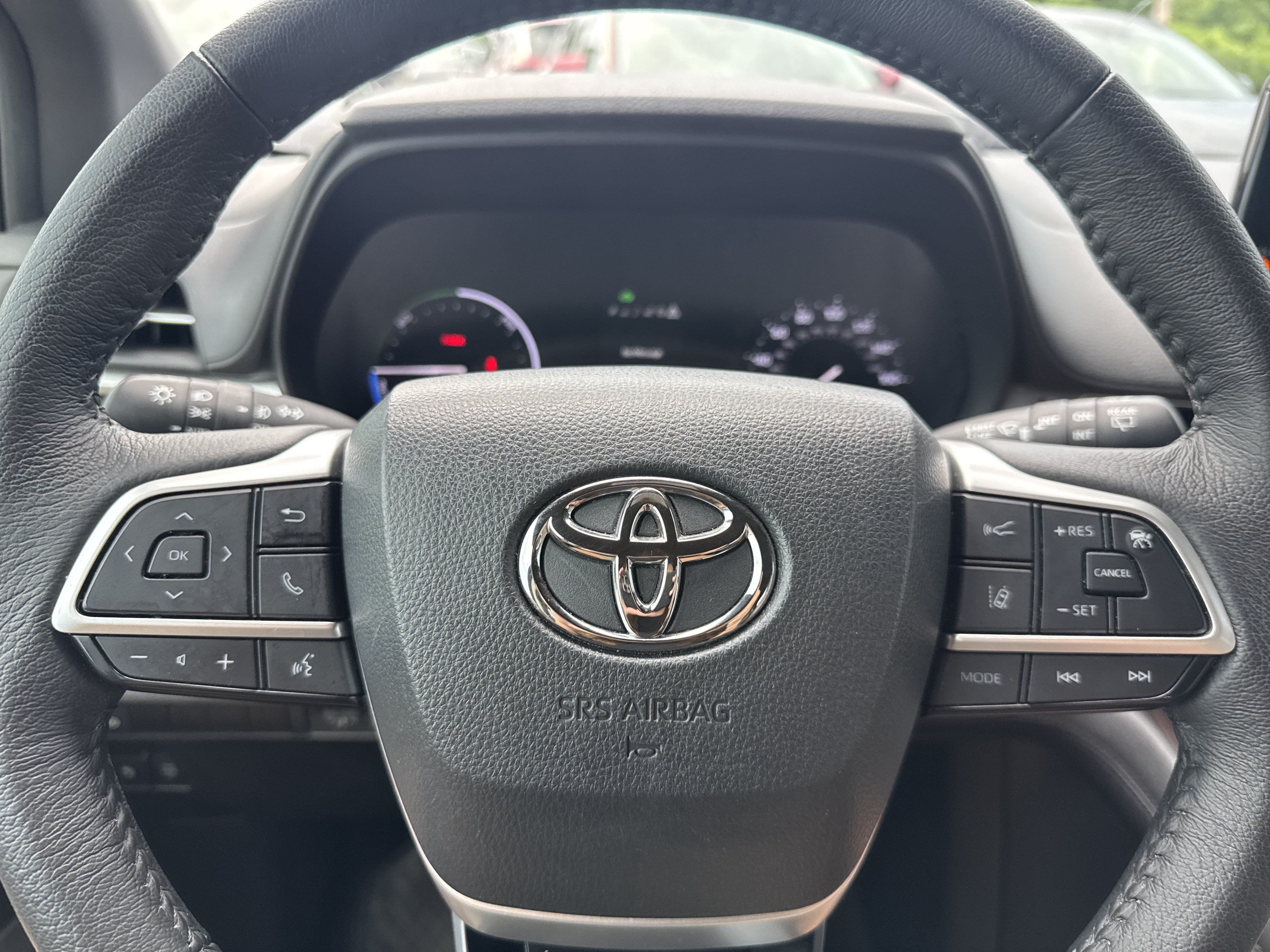 Used 2023 Toyota Sienna XLE AWD/4WD image 10