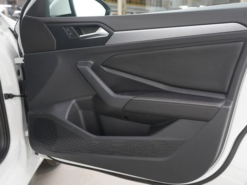 Used 2023 Volkswagen Jetta SE w/ Panoramic Sunroof Package image 9