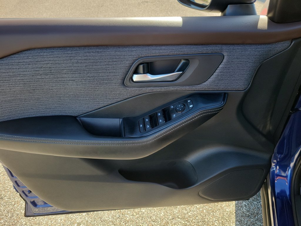 Certified 2023 Nissan Rogue SV FWD image 13