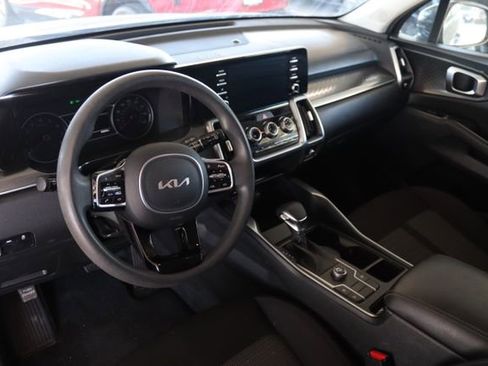 Used 2023 Kia Sorento LX image 7