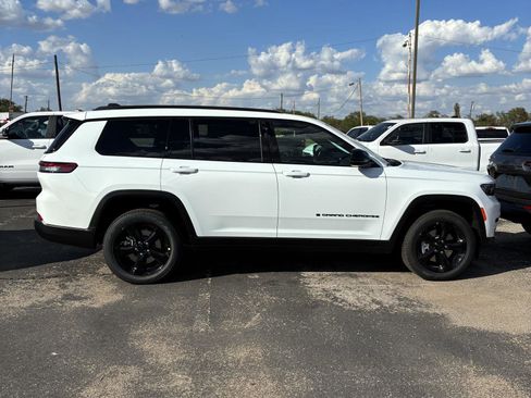 New 2025 Jeep Grand Cherokee L Limited w/ Black Appearance Package image 14