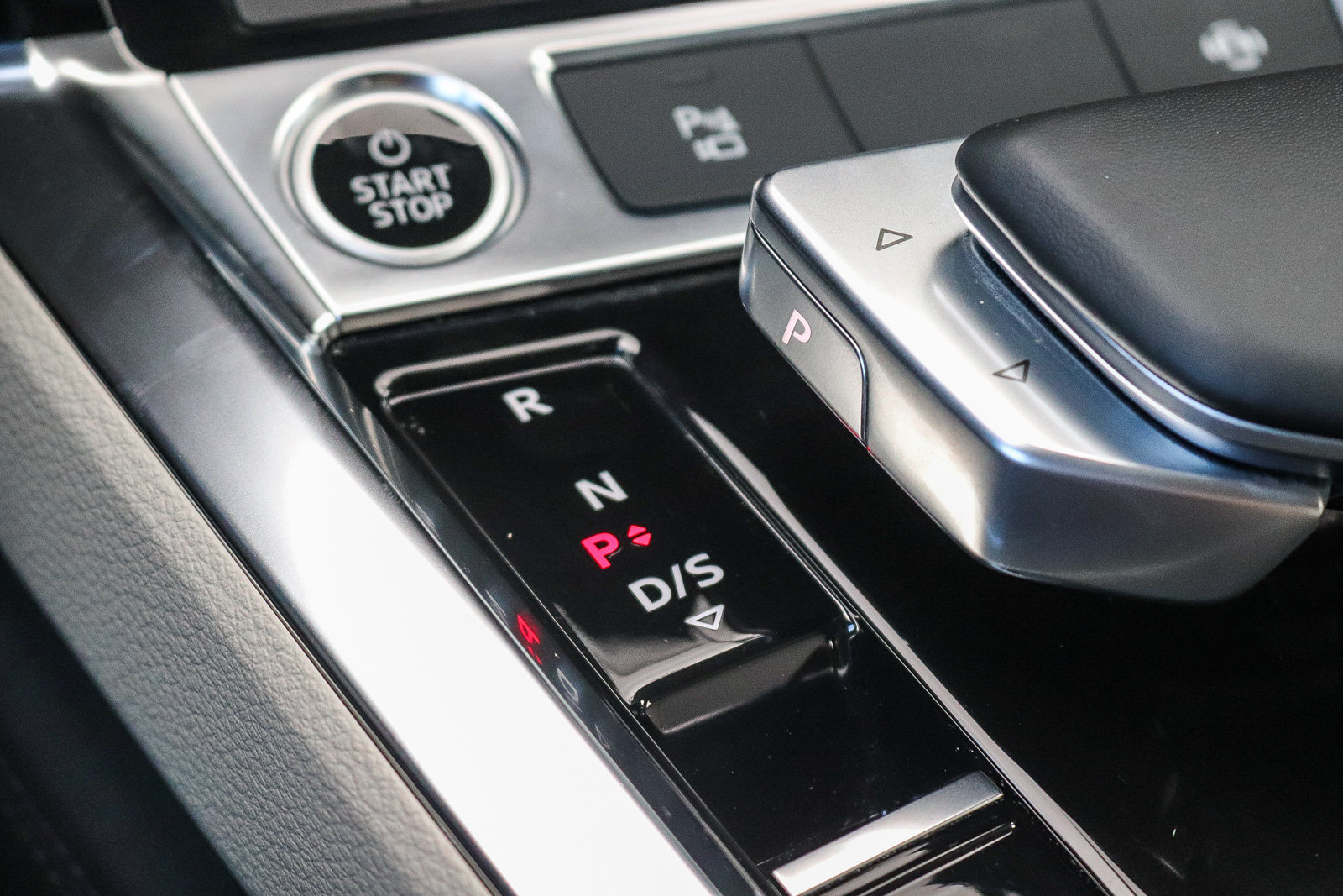 Used 2024 Audi Q8 e-tron Premium Plus AWD/4WD image 25