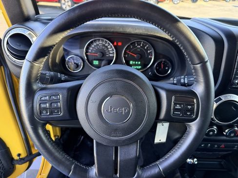 Used 2015 Jeep Wrangler Unlimited Sahara w/ Connectivity Group image 17