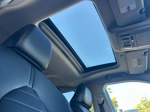 Used 2021 Toyota Highlander XLE image 17