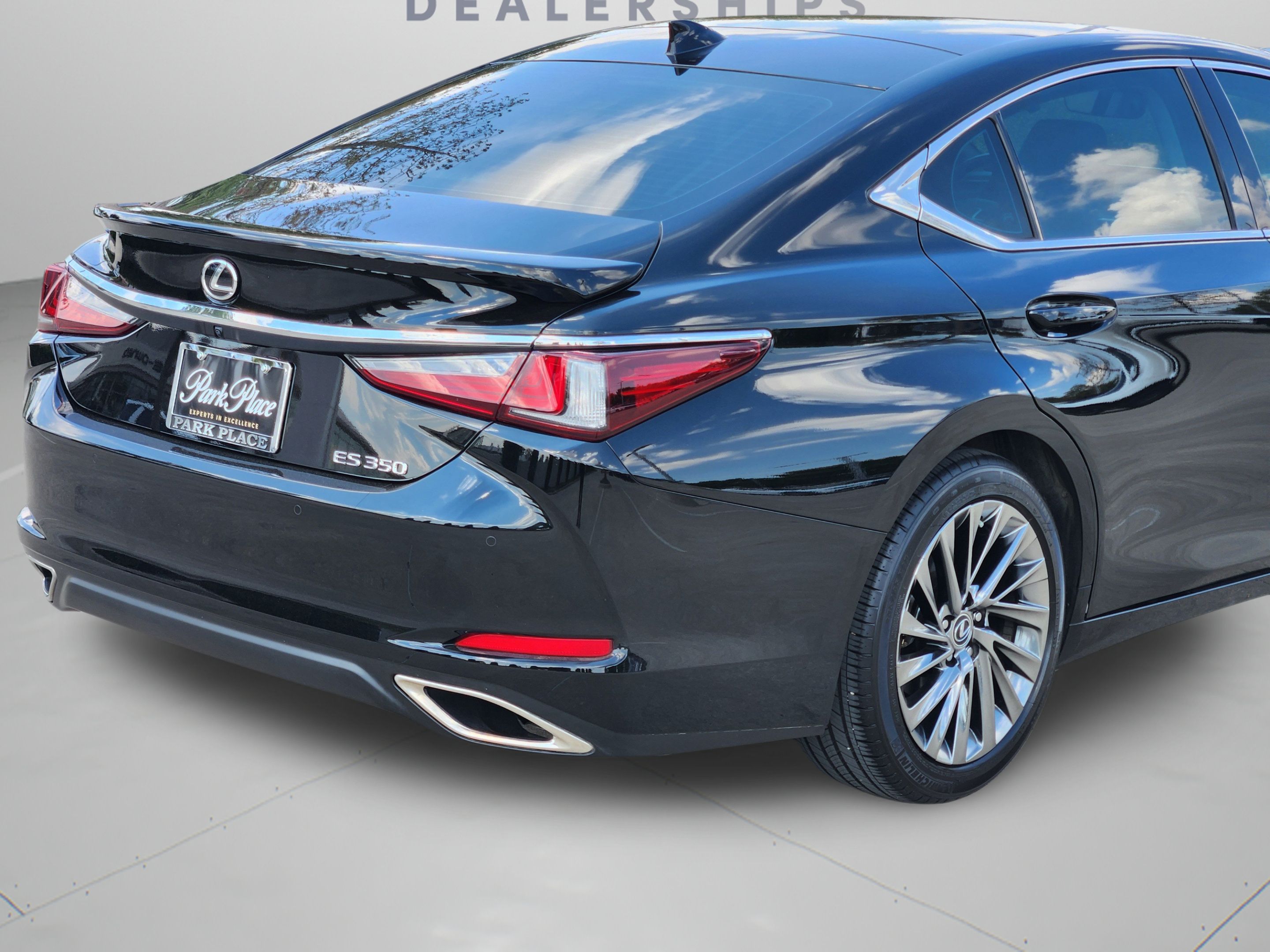 Used 2024 Lexus ES 350 Ultra Luxury w/ Accessory Package (Z2) FWD image 32