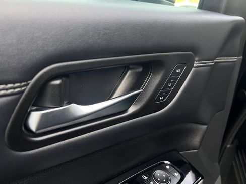 Used 2023 Nissan Pathfinder Platinum image 13