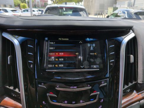 Used 2019 Cadillac Escalade Luxury RWD image 23
