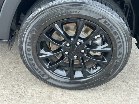 Used 2023 Jeep Cherokee Altitude Lux image 8