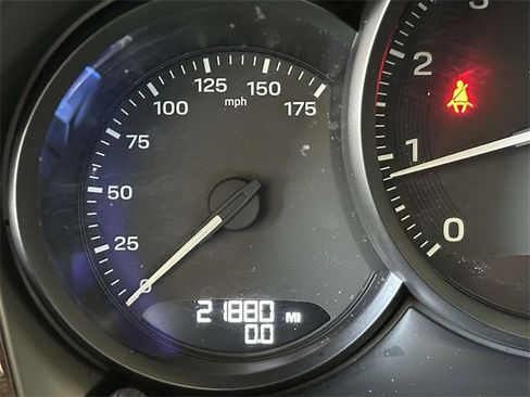 Used 2024 Porsche Macan image 5