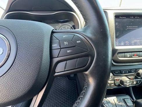 Used 2019 Jeep Cherokee Trailhawk w/ Comfort/Convenience Group AWD/4WD image 13