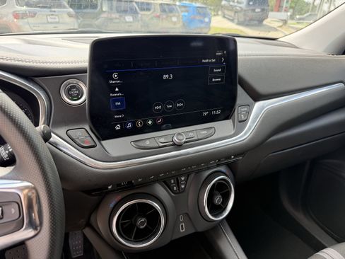 Used 2025 Chevrolet Blazer LT image 14