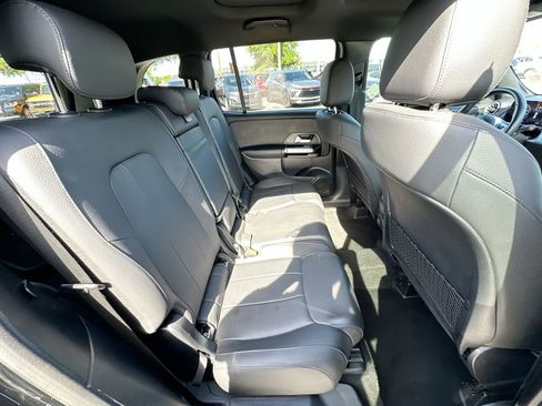 Used 2025 Mercedes-Benz GLB 250 4MATIC image 25