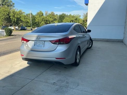 Used 2015 Hyundai Elantra SE FWD image 5