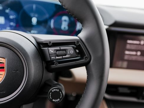 New 2025 Porsche Macan 4S Electric image 16