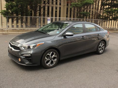 Used 2021 Kia Forte LXS FWD image 12