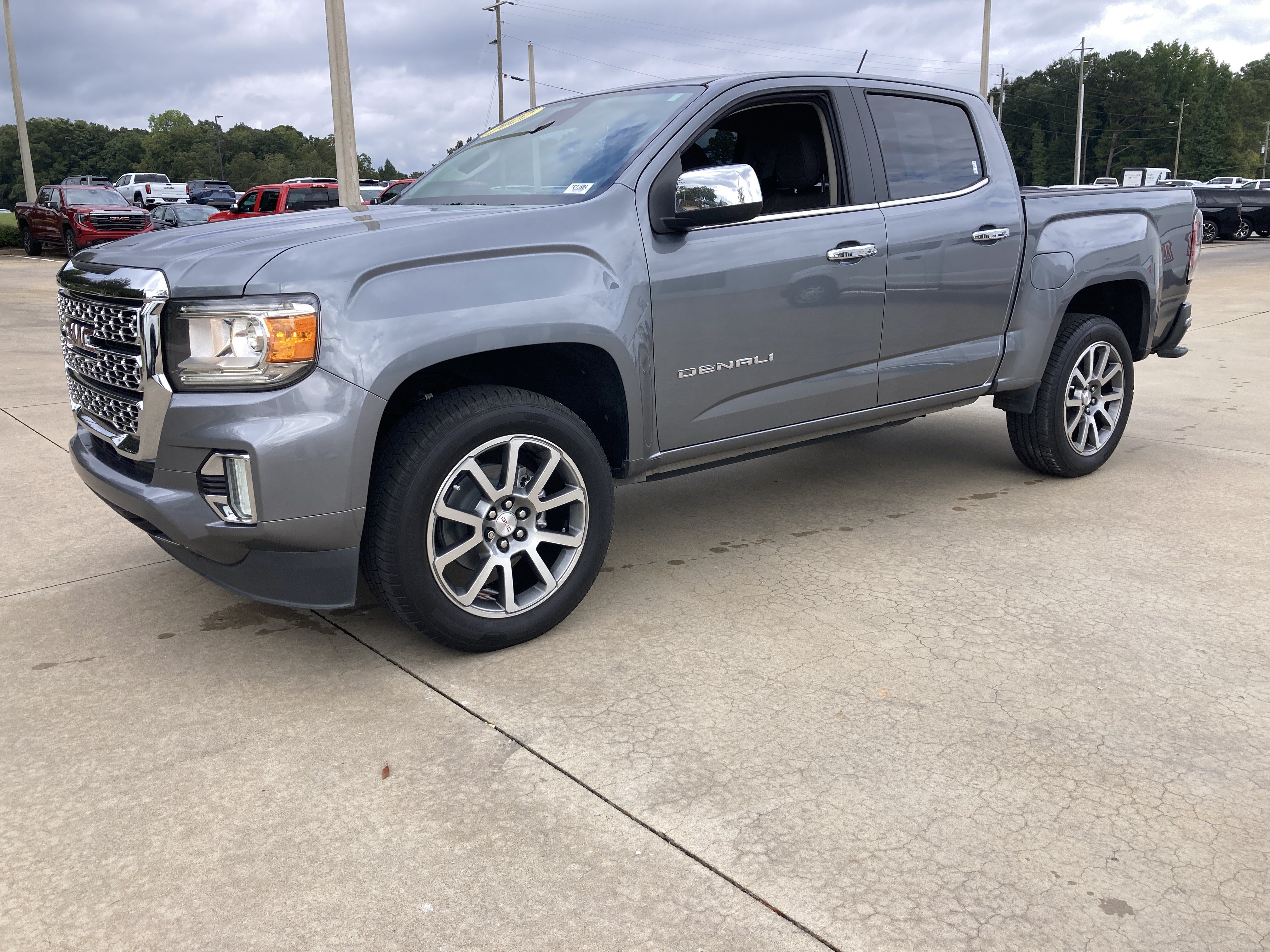 Used 2022 GMC Canyon Denali RWD image 1