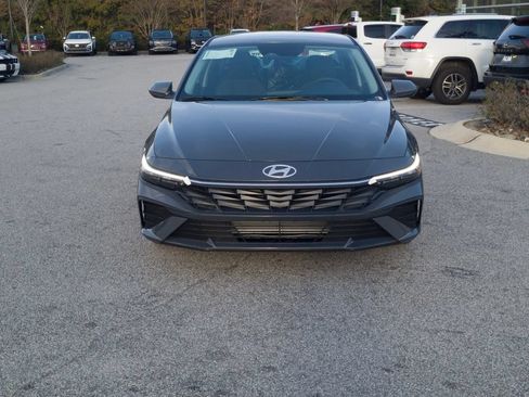 New 2026 Hyundai Elantra SE FWD image 2