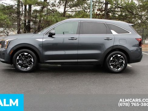 Used 2024 Kia Sorento S image 7