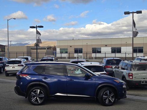 Used 2022 Nissan Rogue SL w/ SL Premium Package image 3