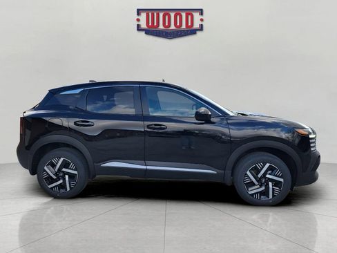 Used 2025 Nissan Kicks SV FWD image 2