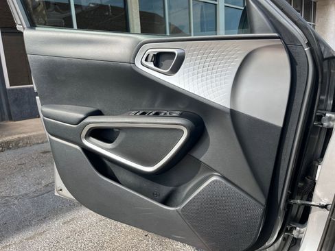 Used 2025 Kia Soul LX w/ LX Technology Package image 18