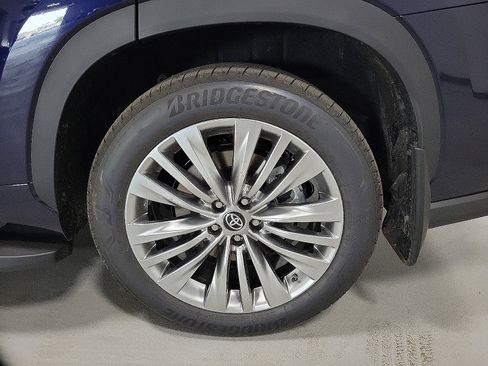 Certified 2025 Toyota Highlander Platinum AWD/4WD image 6