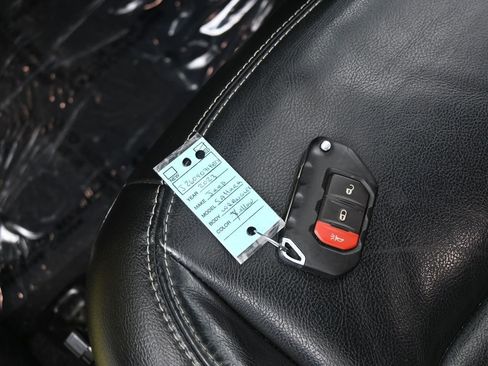 Used 2023 Jeep Wrangler Unlimited Sahara image 17