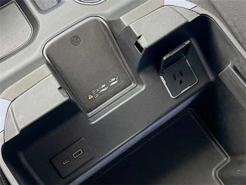 Used 2022 Chevrolet Silverado 1500 RST w/ Z71 Off-Road Package image 32